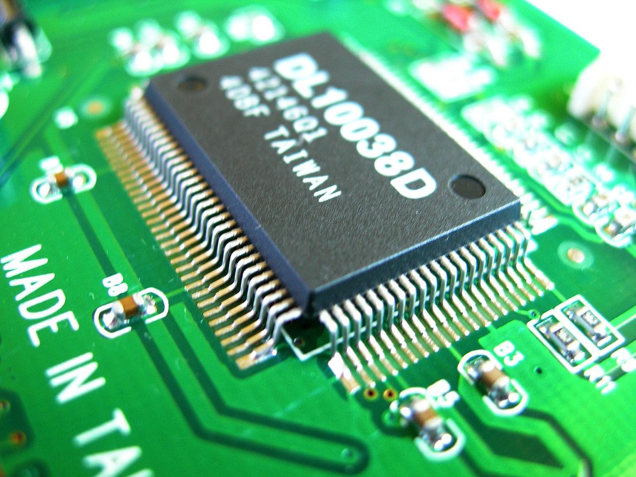Close-up of a microchip on a circuit board Free Stock Photo | FreeImages Chip iphone